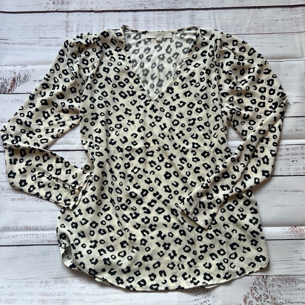 Women’s LOFT V Neck Animal Print Blouse